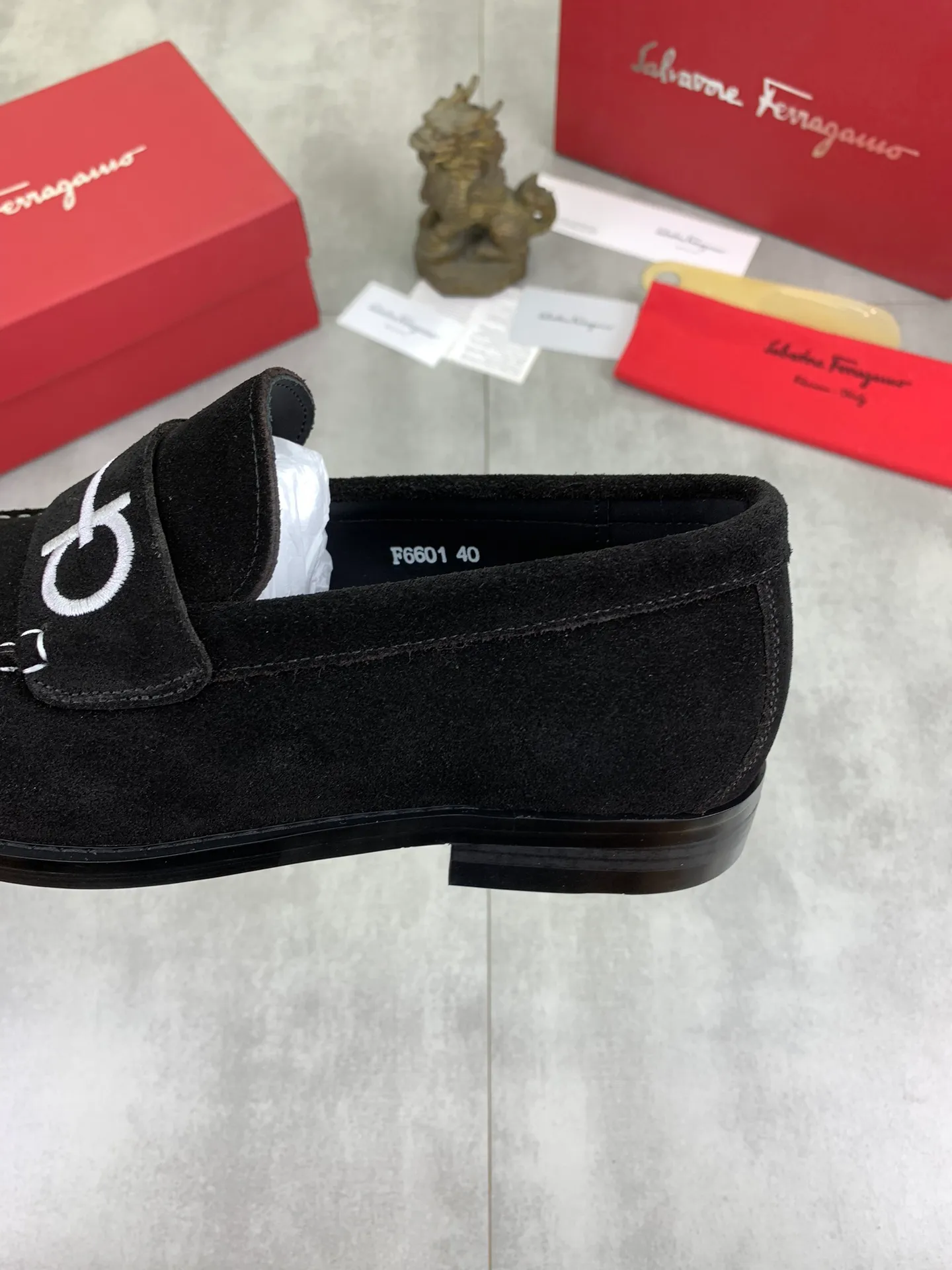 Men's Men's Shoes 💰P460💰[New Style] Water-dyed Niuli 🆘[Salvatore Ferragamo] Ferragamo's latest casual business leather shoes for men! Available at counters simultaneously! The fabric is made of specially imported original calfskin, the lining is made of imported water-dyed cowhide, and the original combination outsole is absolutely luxurious and leads the fashion trend. Matching code: 38-45; 5️⃣ colors available